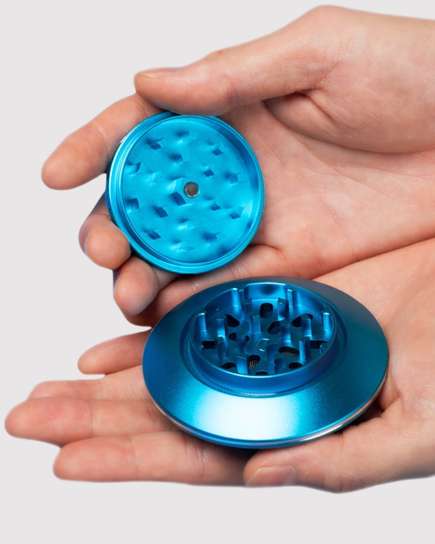 How to Clean a Grinder in 4 Easy Steps?