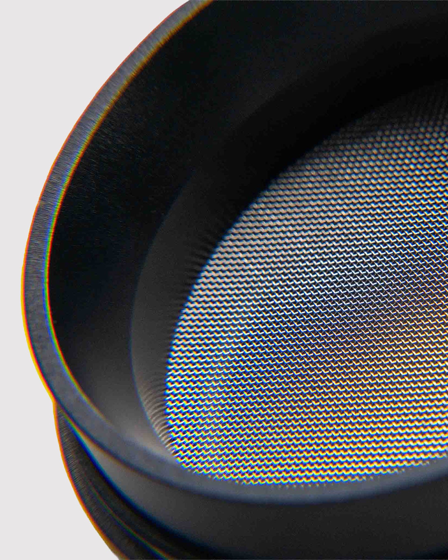 closeup of toothless grinder kief screen 