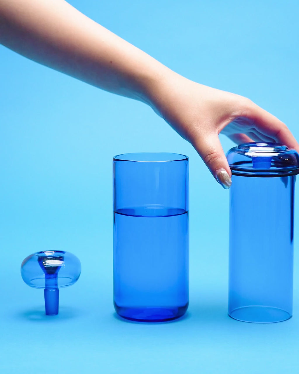 blue gravity bong assembly and usage clip 