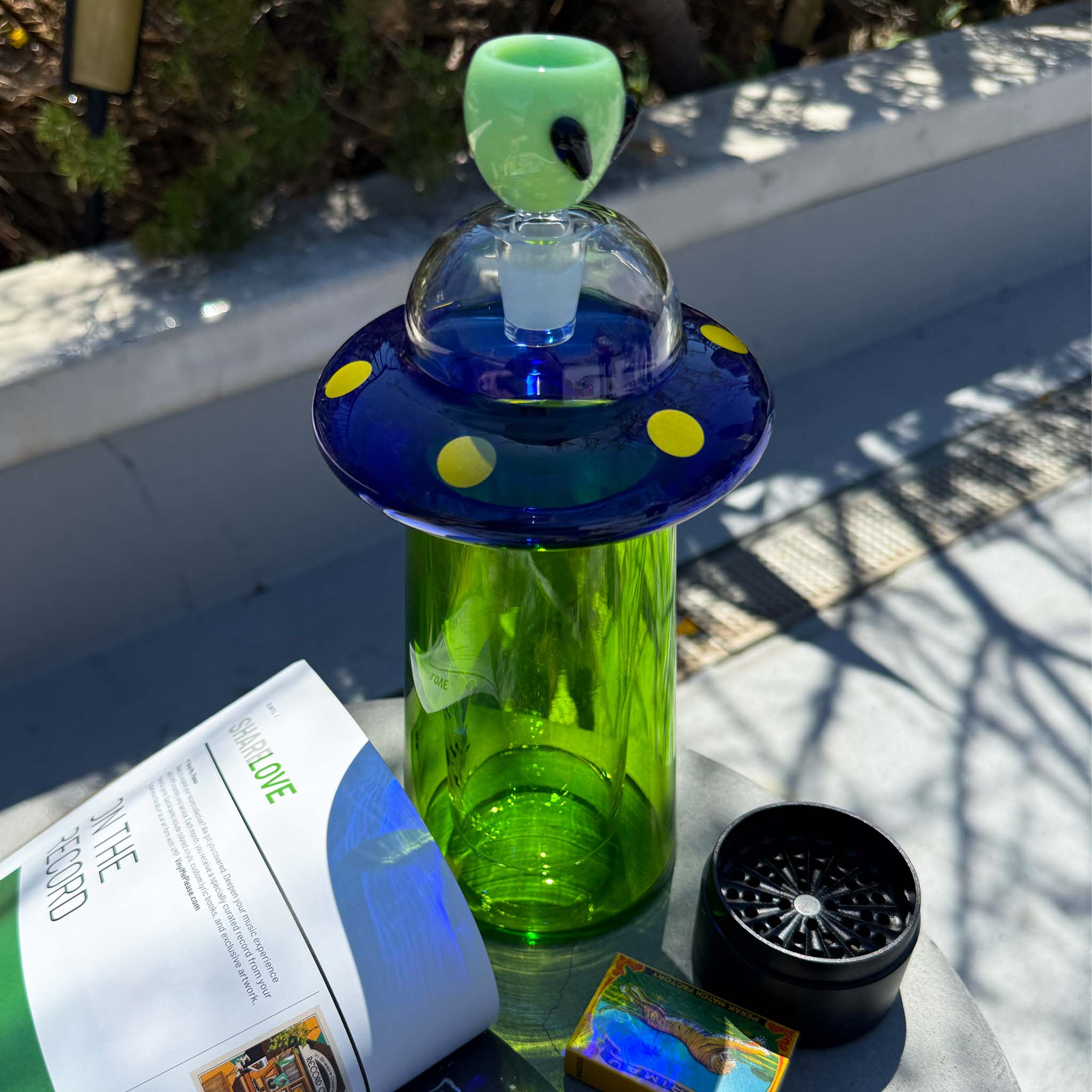 ufo alien gravity bong with toothless grinder on table top